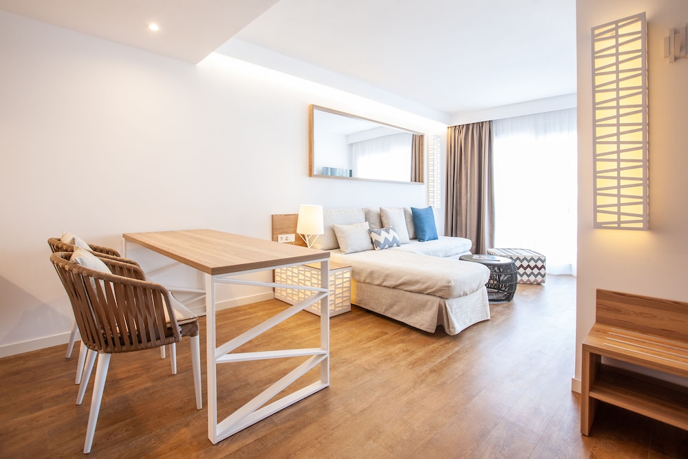 Grupotel Picafort Beach — Hotel rooms in Can Picafort, Balearic Islands