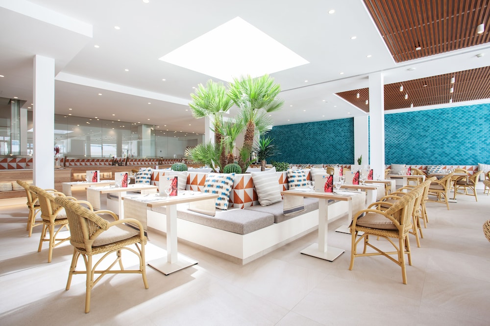 Grupotel Picafort Beach — Restaurant & bars in Can Picafort, Balearic Islands