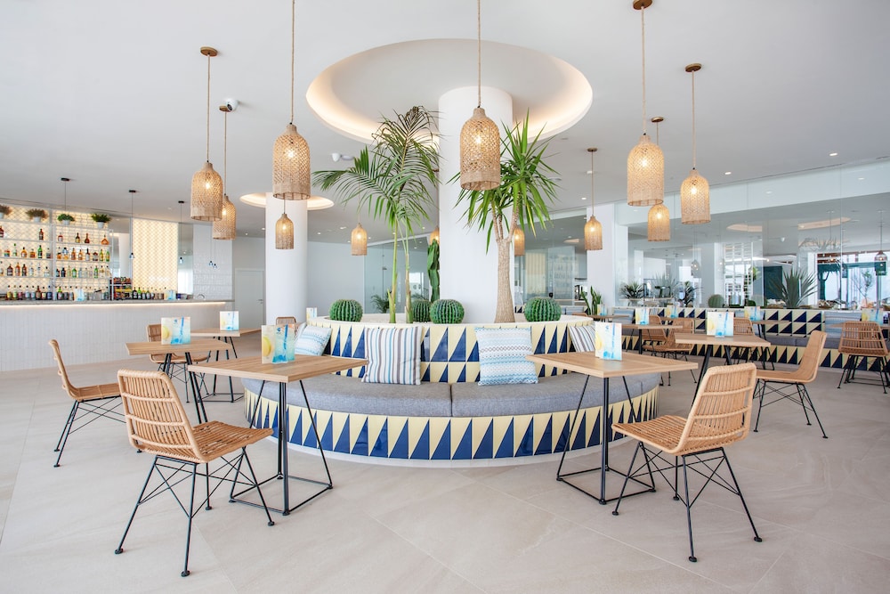 Grupotel Picafort Beach — Restaurant & bars in Can Picafort, Balearic Islands
