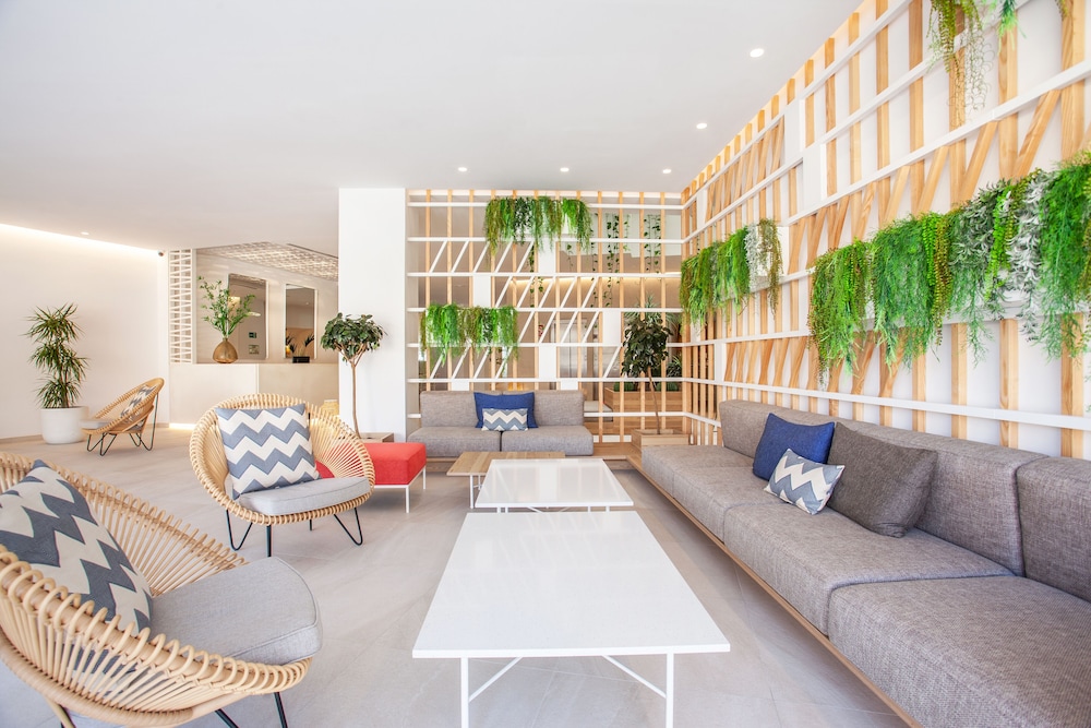 Grupotel Picafort Beach — Hotel building in Can Picafort, Balearic Islands