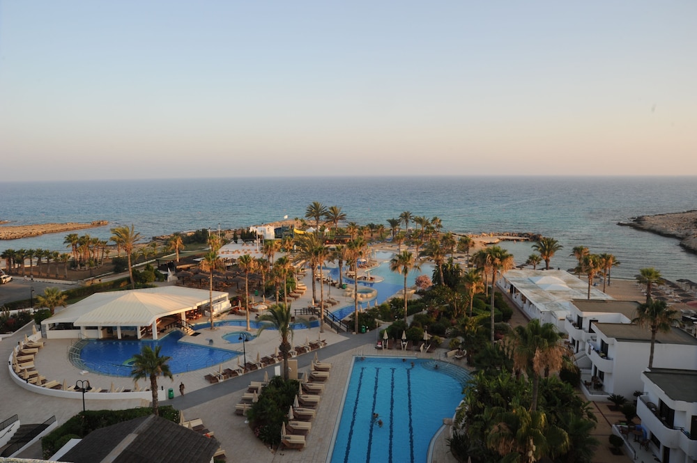 Adams Beach Hotel & Spa - zdjęcie 2