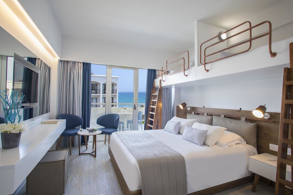 Lordos Beach Hotel & Spa — Hotel rooms in Oroklini, Larnaca Region