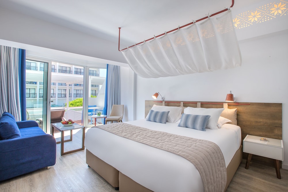 Lordos Beach Hotel & Spa — Hotel rooms in Oroklini, Larnaca Region