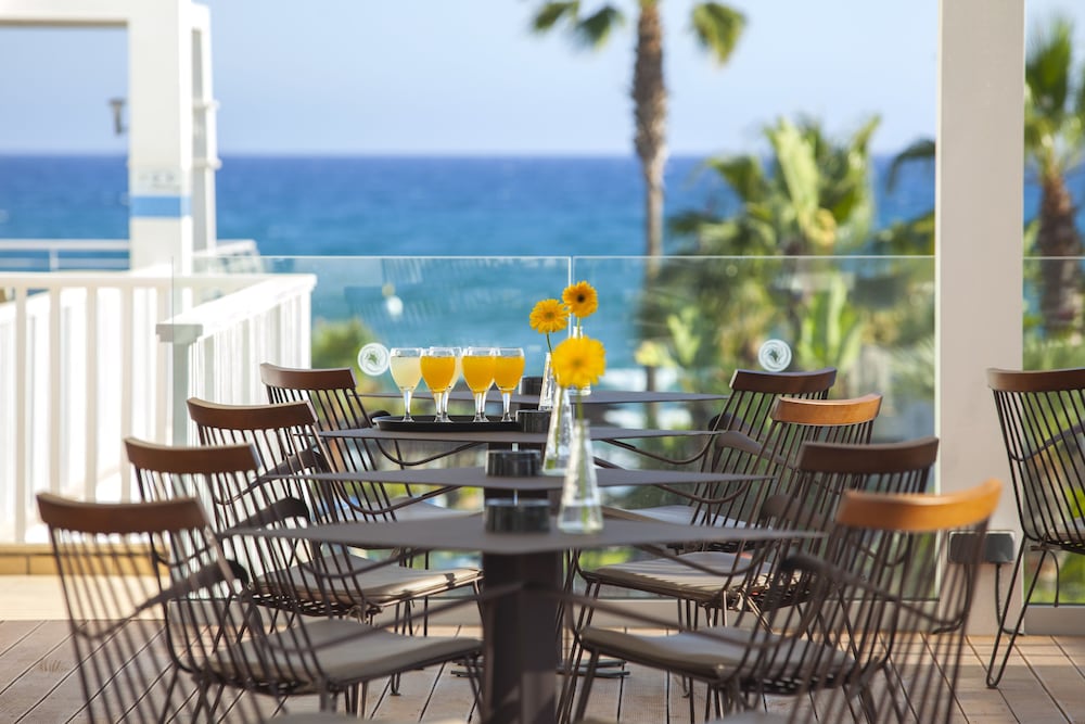 Lordos Beach Hotel & Spa — Restaurant & bars in Oroklini, Larnaca Region