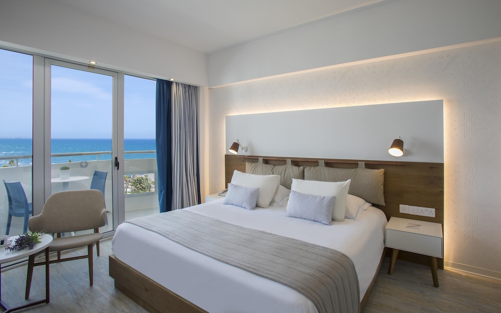 Lordos Beach Hotel & Spa — Hotel rooms in Oroklini, Larnaca Region