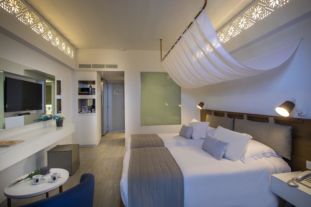 Lordos Beach Hotel & Spa — Hotel rooms in Oroklini, Larnaca Region
