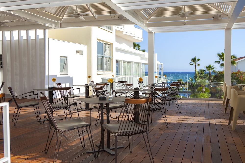Lordos Beach Hotel & Spa — Restaurant & bars in Oroklini, Larnaca Region