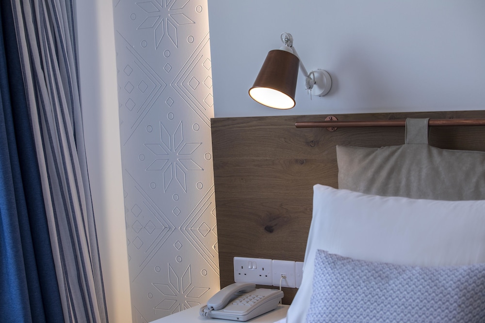 Lordos Beach Hotel & Spa — Hotel rooms in Oroklini, Larnaca Region