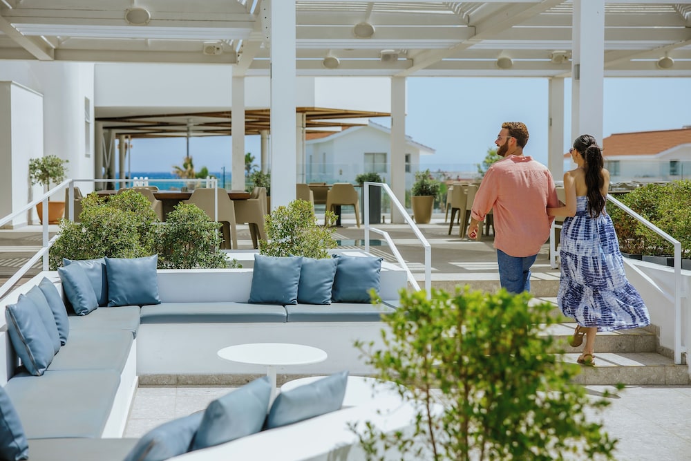 Lordos Beach Hotel & Spa — Restaurant & bars in Oroklini, Larnaca Region