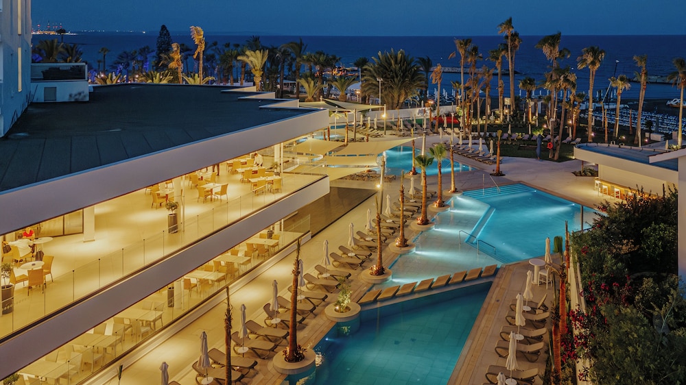 Lordos Beach Hotel & Spa — Swimming pool in Oroklini, Larnaca Region