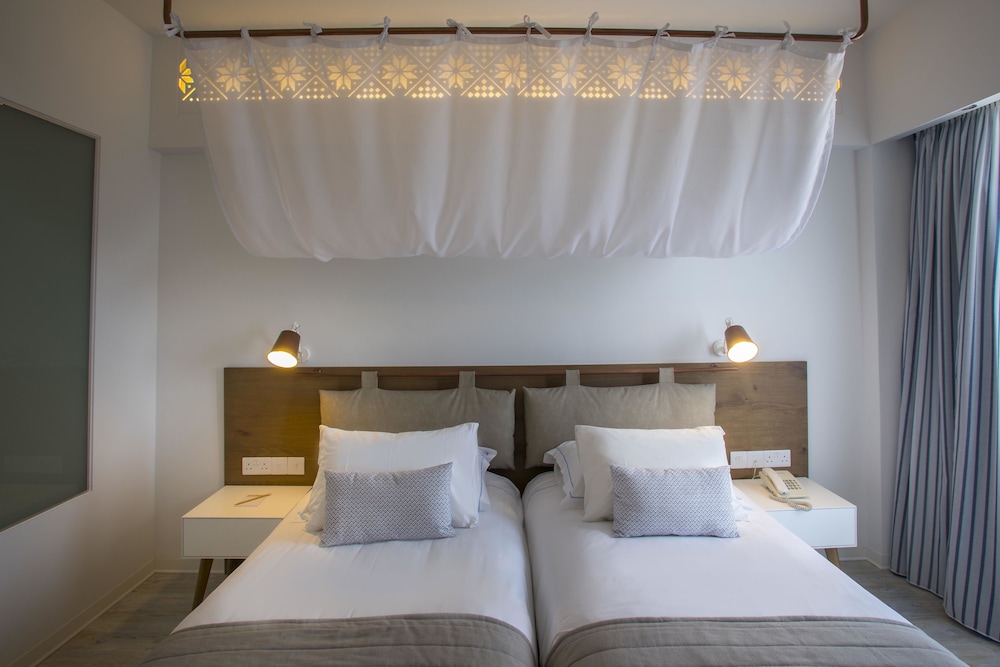Lordos Beach Hotel & Spa — Hotel rooms in Oroklini, Larnaca Region