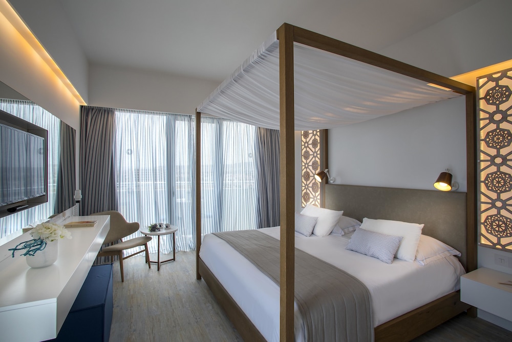 Lordos Beach Hotel & Spa — Hotel rooms in Oroklini, Larnaca Region