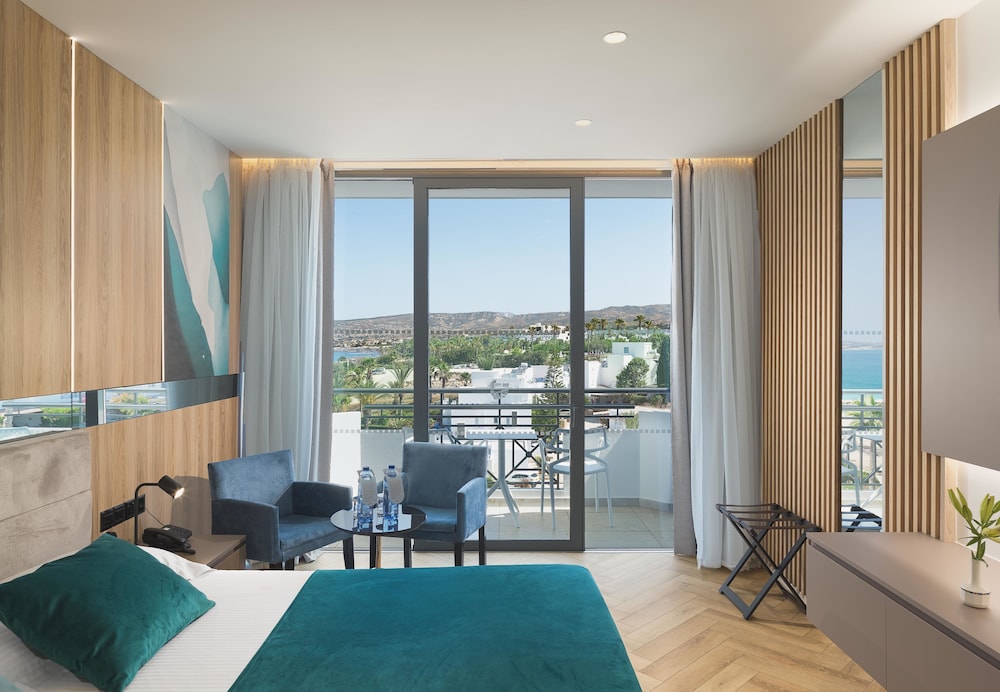 St. George Beach Hotel & Spa Resort — Hotel rooms in Chlorakas, Paphos Region