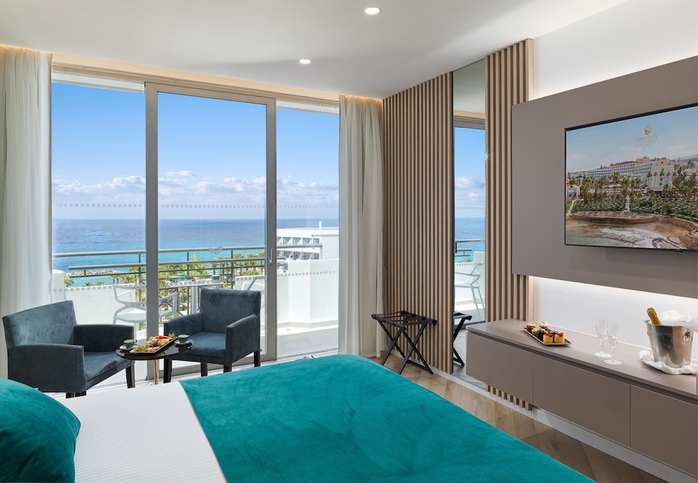 St. George Beach Hotel & Spa Resort — Hotel rooms in Chlorakas, Paphos Region