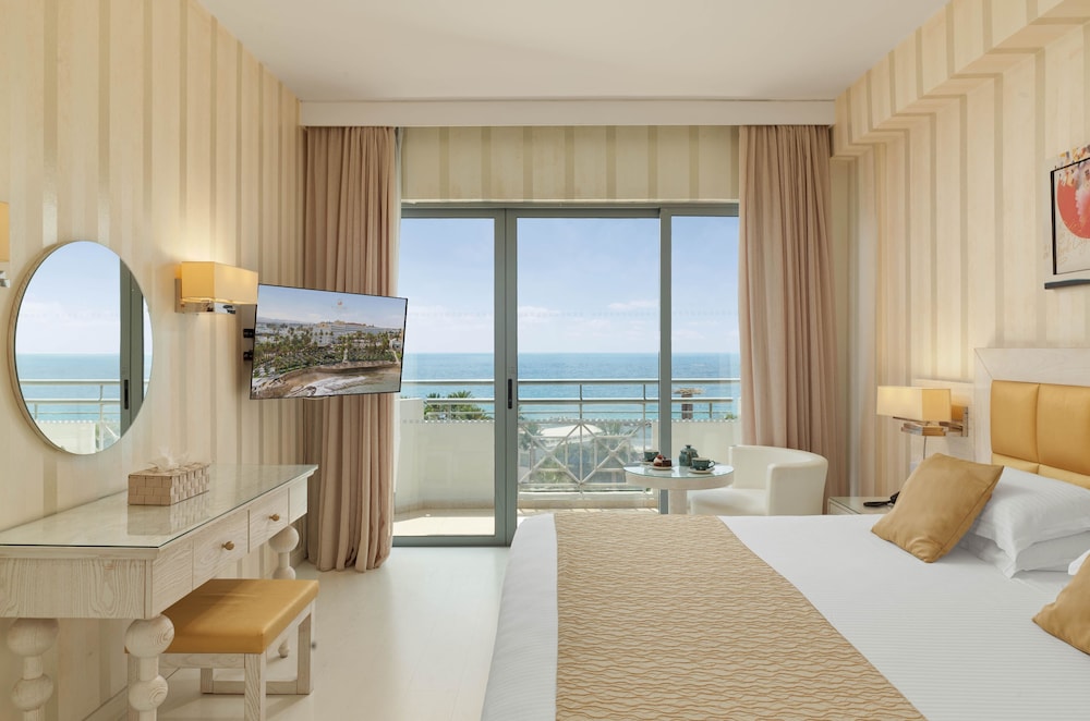 St. George Beach Hotel & Spa Resort — Hotel rooms in Chlorakas, Paphos Region