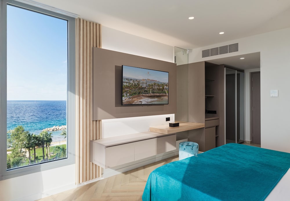 St. George Beach Hotel & Spa Resort — Hotel rooms in Chlorakas, Paphos Region
