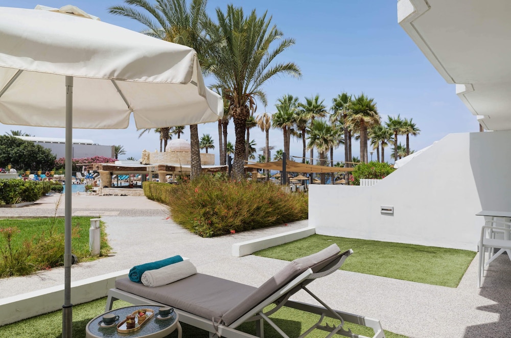 St. George Beach Hotel & Spa Resort — Beach in Chlorakas, Paphos Region