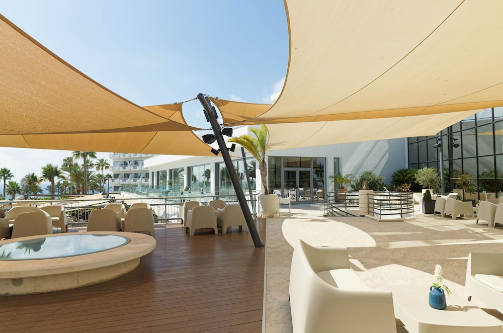St. George Beach Hotel & Spa Resort — Restaurant & bars in Chlorakas, Paphos Region