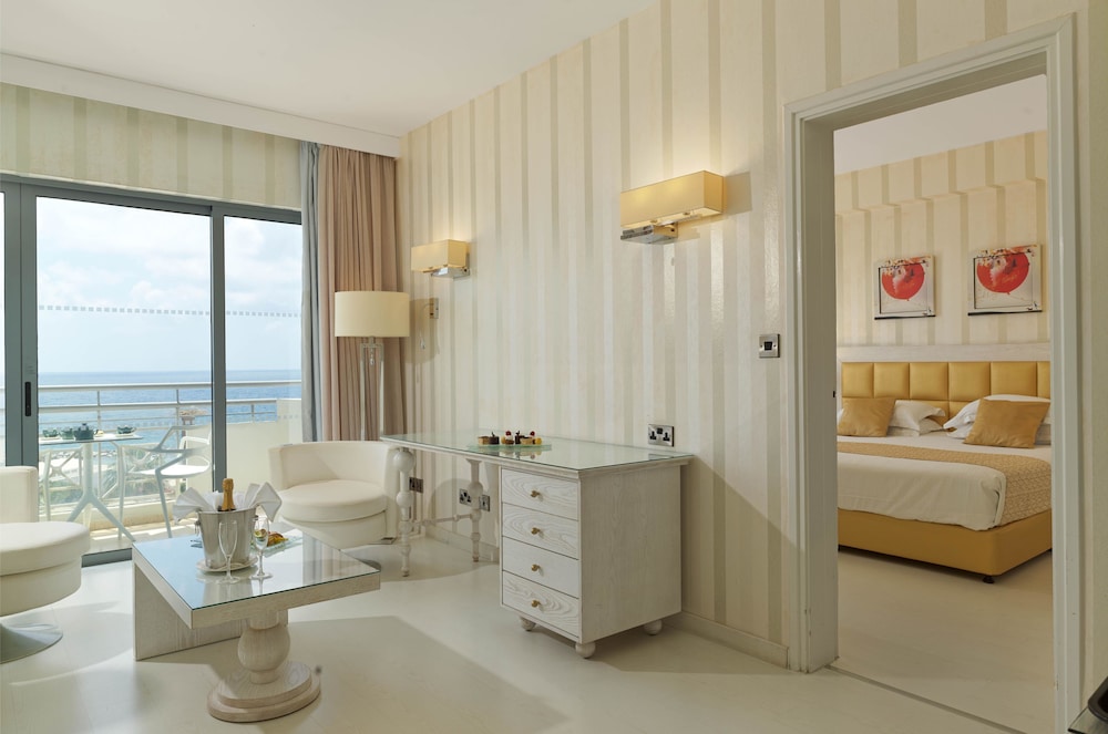 St. George Beach Hotel & Spa Resort — Hotel rooms in Chlorakas, Paphos Region