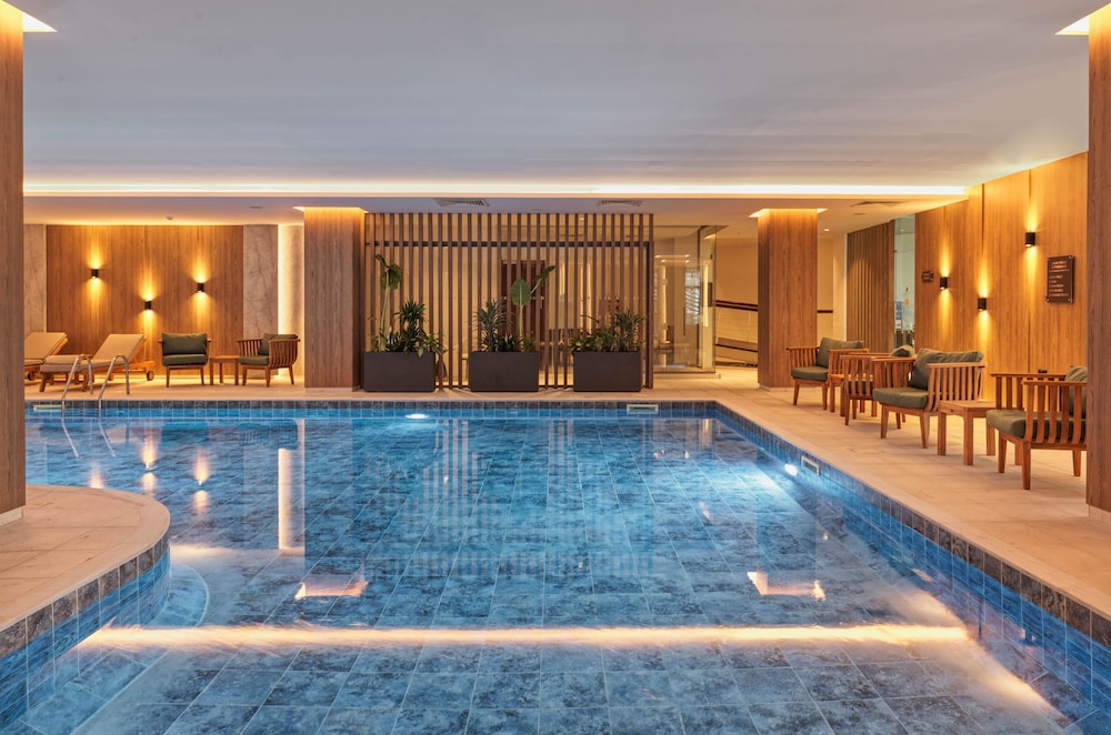 St. George Beach Hotel & Spa Resort — Swimming pool in Chlorakas, Paphos Region