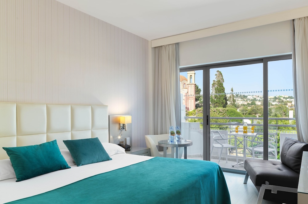 St. George Beach Hotel & Spa Resort — Hotel rooms in Chlorakas, Paphos Region