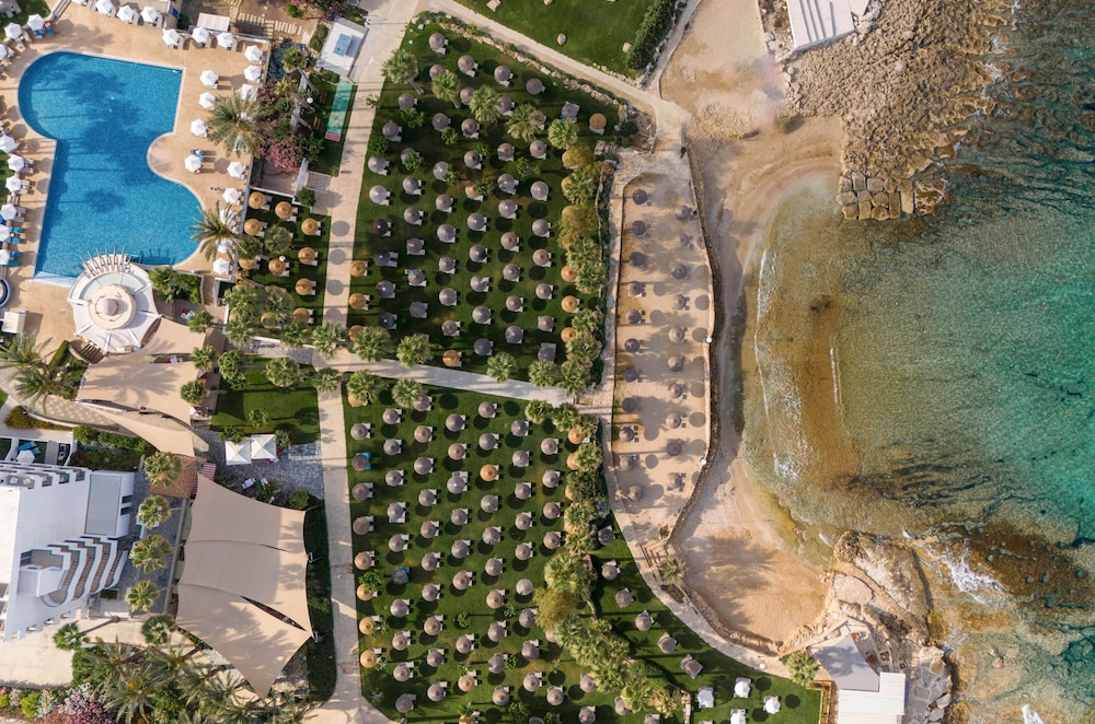 St. George Beach Hotel & Spa Resort — Beach in Chlorakas, Paphos Region