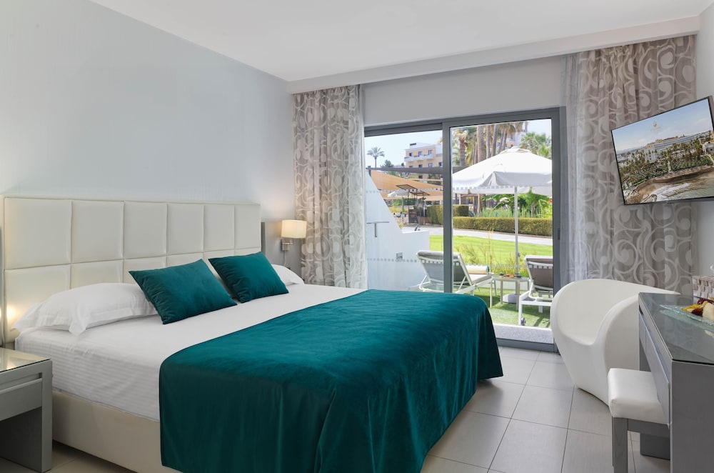 St. George Beach Hotel & Spa Resort — Hotel rooms in Chlorakas, Paphos Region