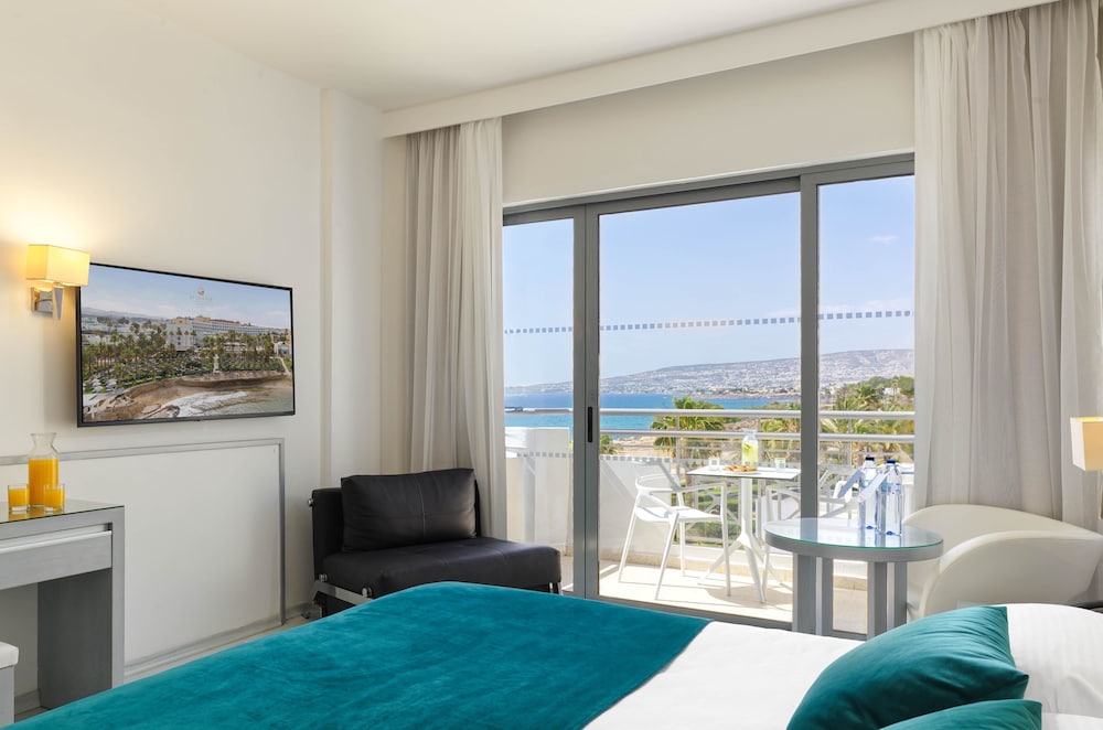 St. George Beach Hotel & Spa Resort — Hotel rooms in Chlorakas, Paphos Region