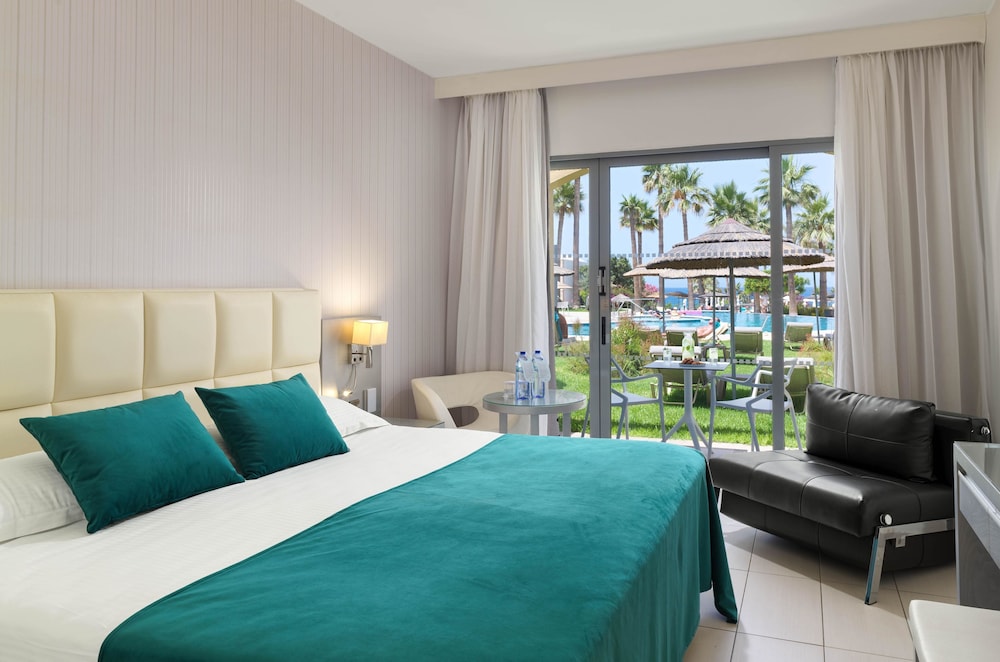St. George Beach Hotel & Spa Resort — Hotel rooms in Chlorakas, Paphos Region