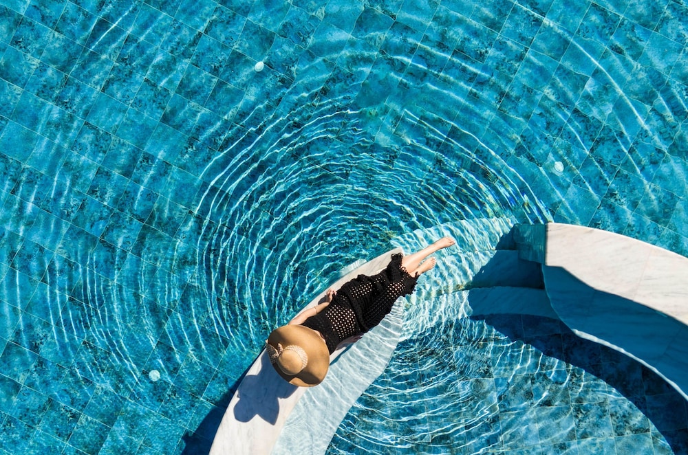 St. George Beach Hotel & Spa Resort — Swimming pool in Chlorakas, Paphos Region