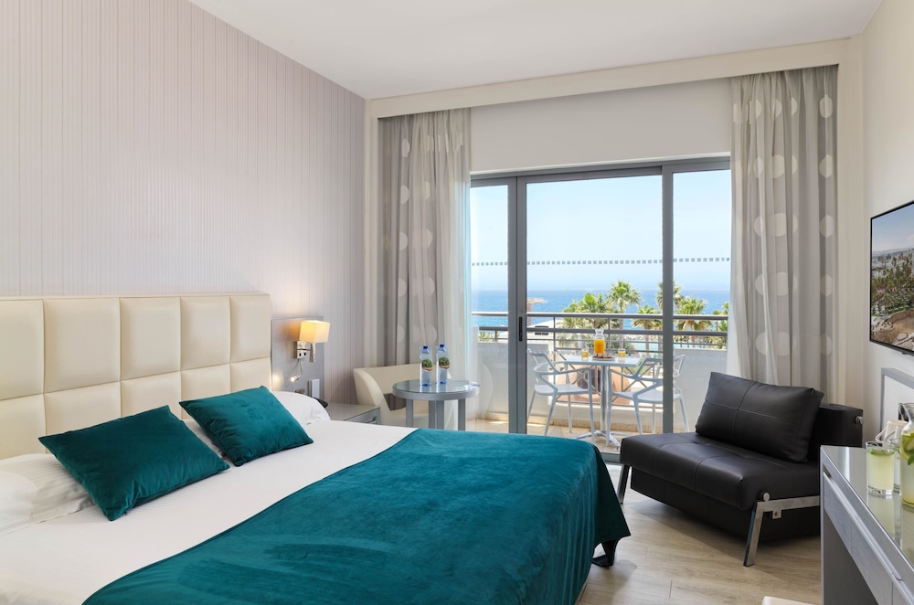 St. George Beach Hotel & Spa Resort — Hotel rooms in Chlorakas, Paphos Region
