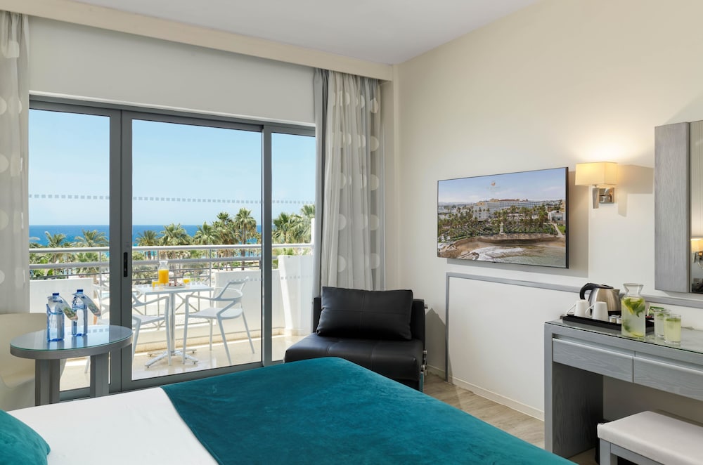St. George Beach Hotel & Spa Resort — Hotel rooms in Chlorakas, Paphos Region