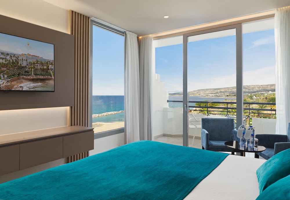 St. George Beach Hotel & Spa Resort — Hotel rooms in Chlorakas, Paphos Region