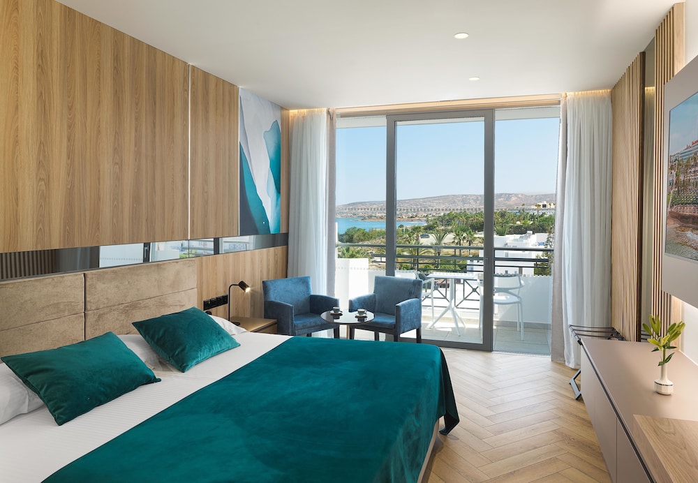 St. George Beach Hotel & Spa Resort — Hotel rooms in Chlorakas, Paphos Region