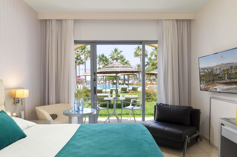 St. George Beach Hotel & Spa Resort — Hotel rooms in Chlorakas, Paphos Region