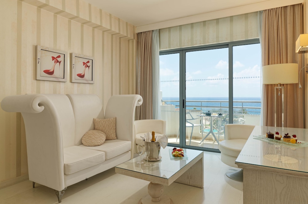 St. George Beach Hotel & Spa Resort — Hotel rooms in Chlorakas, Paphos Region