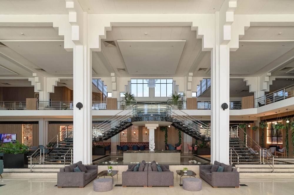 St. George Beach Hotel & Spa Resort — Hotel building in Chlorakas, Paphos Region