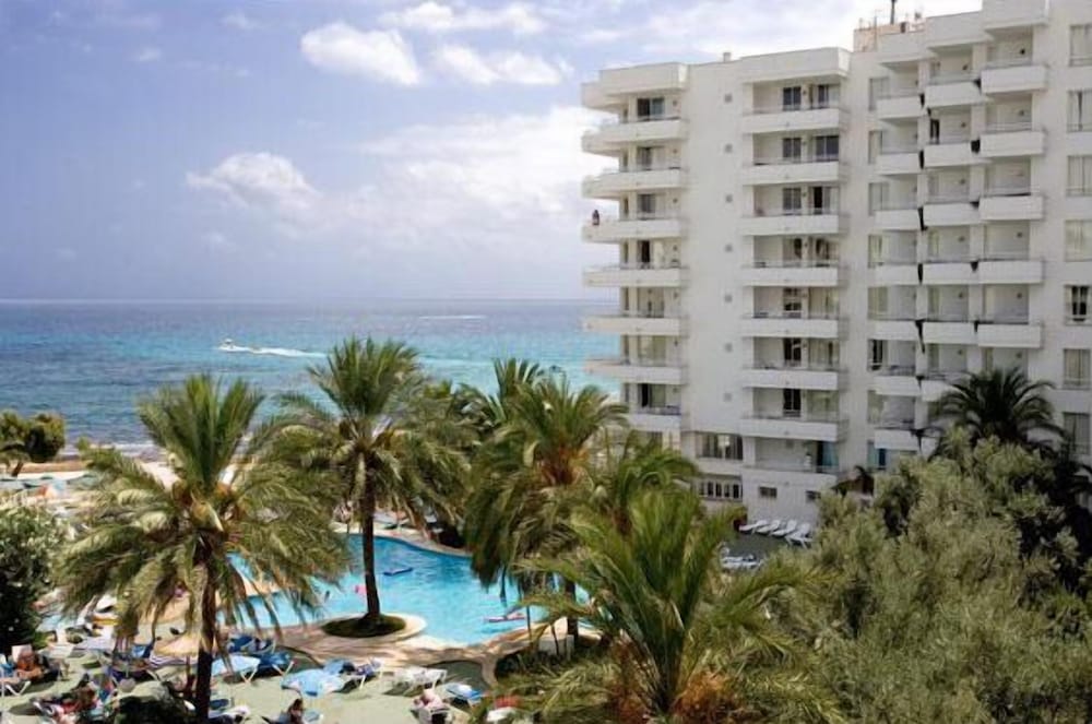 Aparthotel Playa Dorada — Swimming pool in S'Illot, Balearic Islands