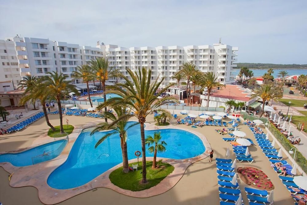 Aparthotel Playa Dorada — Main photo in S'Illot, Balearic Islands
