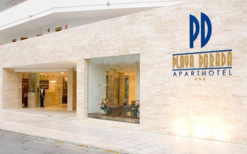 Aparthotel Playa Dorada — Hotel building in S'Illot, Balearic Islands