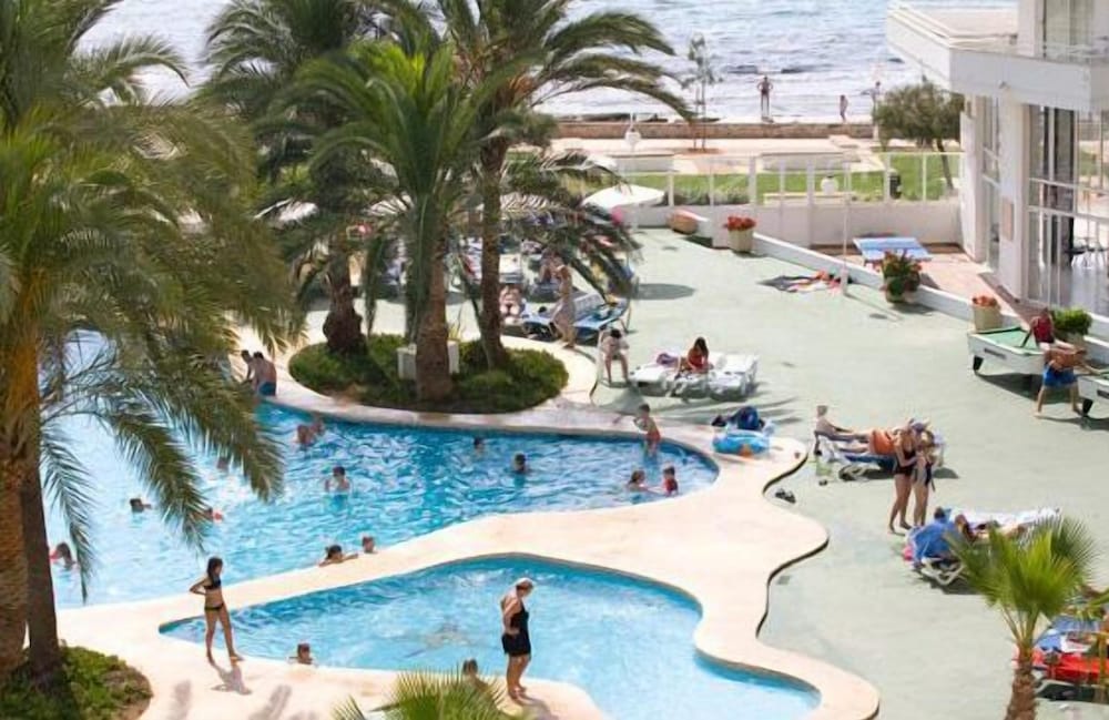 Aparthotel Playa Dorada — Swimming pool in S'Illot, Balearic Islands