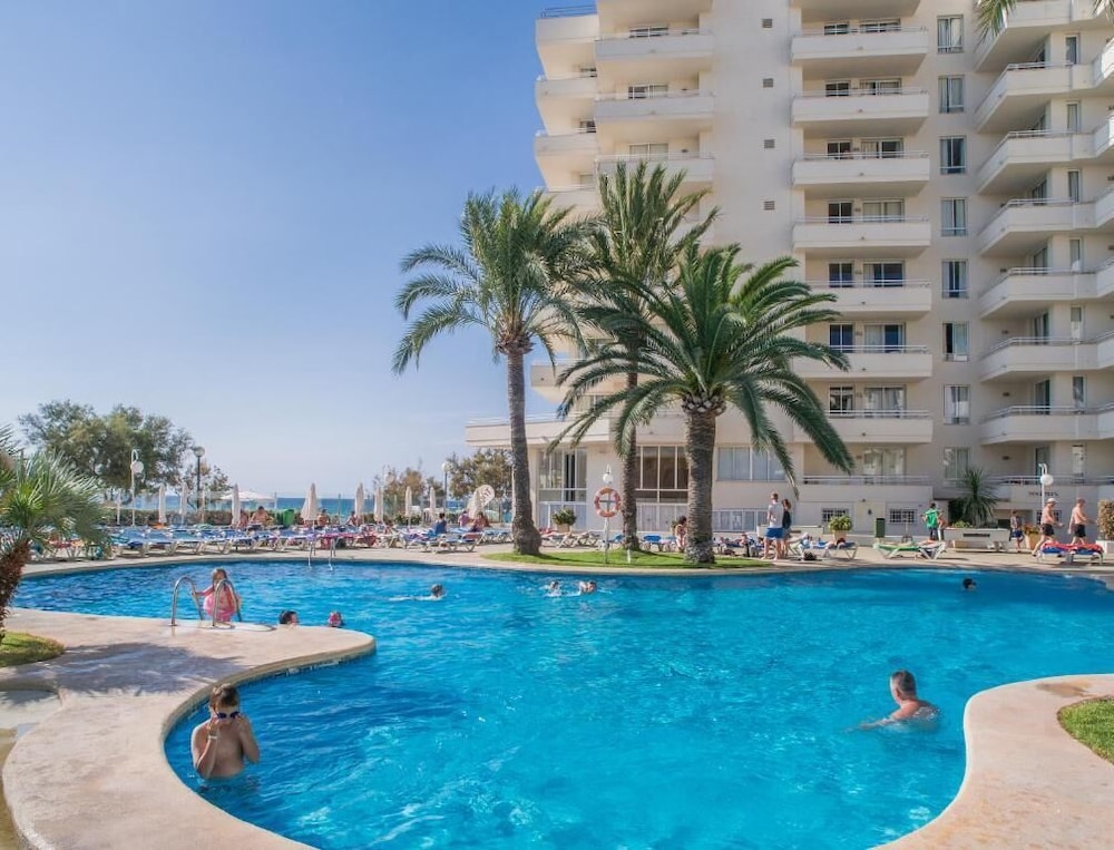 Aparthotel Playa Dorada — Swimming pool in S'Illot, Balearic Islands