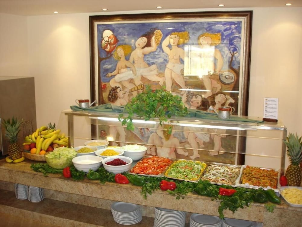 Aparthotel Playa Dorada — Restaurant & bars in S'Illot, Balearic Islands