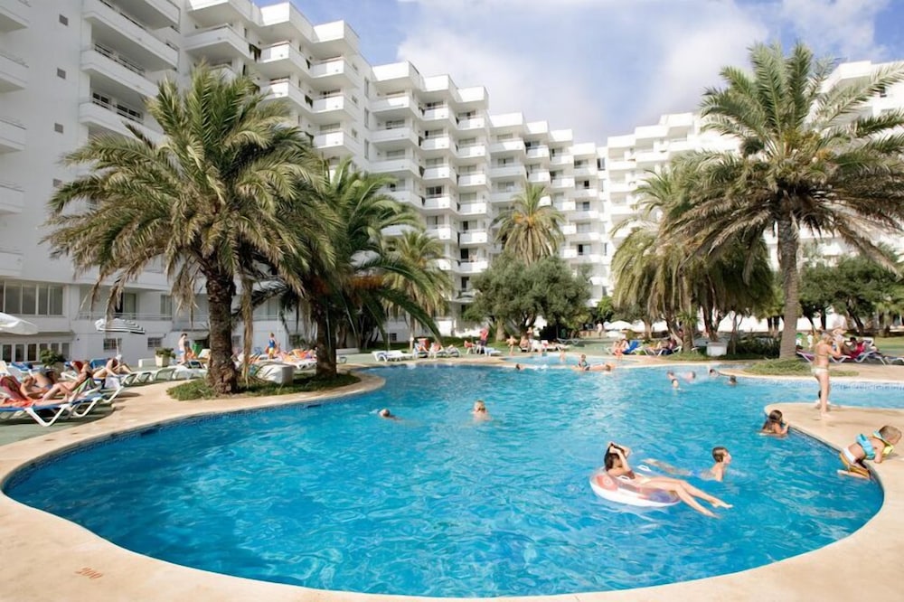 Aparthotel Playa Dorada — Swimming pool in S'Illot, Balearic Islands