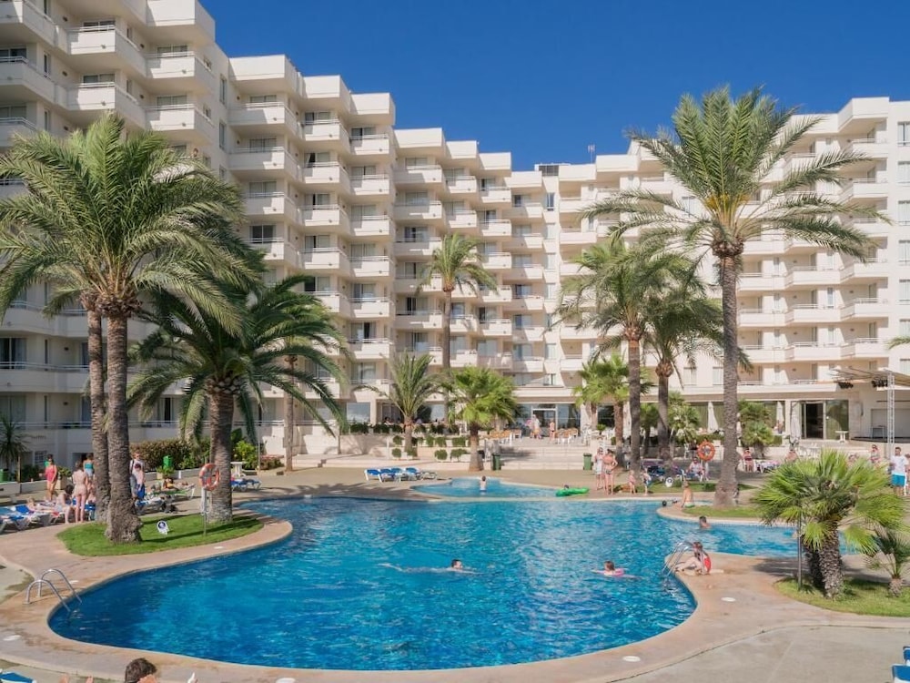 Aparthotel Playa Dorada — Swimming pool in S'Illot, Balearic Islands