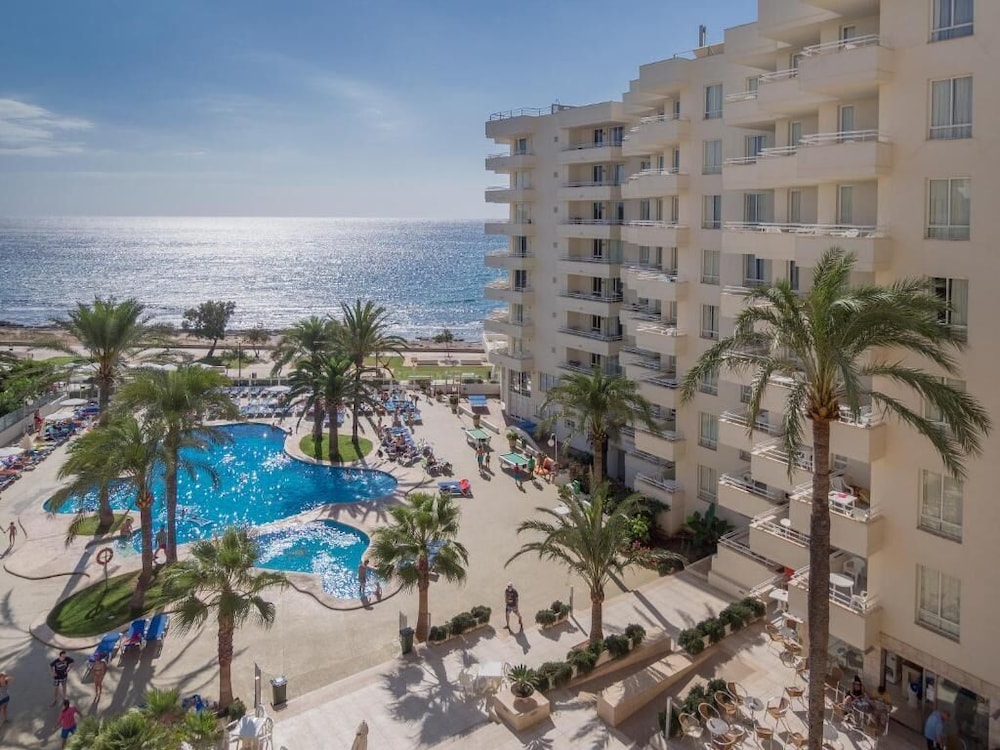 Aparthotel Playa Dorada — Swimming pool in S'Illot, Balearic Islands