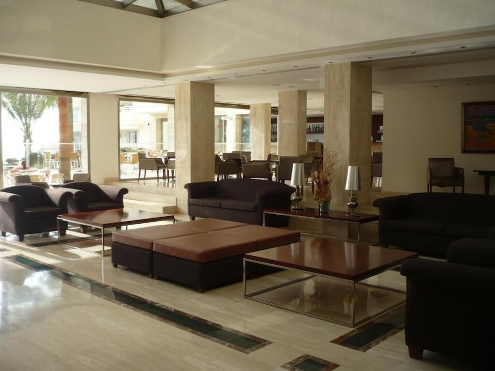 Aparthotel Playa Dorada — Restaurant & bars in S'Illot, Balearic Islands