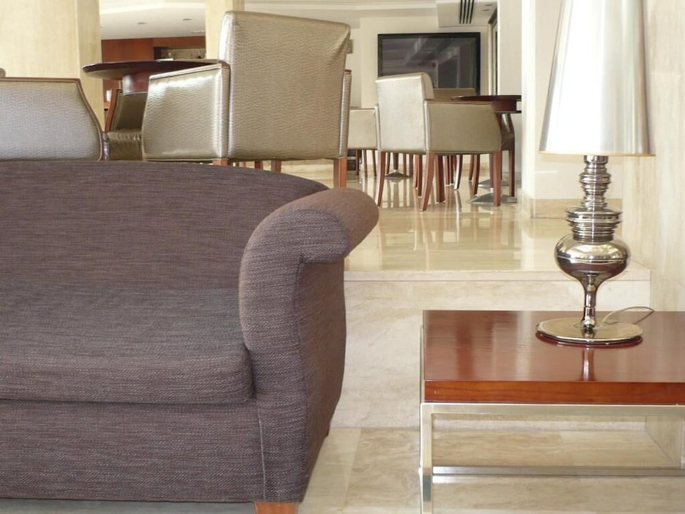 Aparthotel Playa Dorada — Restaurant & bars in S'Illot, Balearic Islands