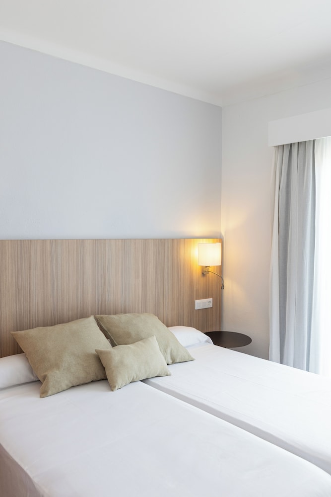 Hotel JS Miramar — Hotel rooms in Can Picafort, Balearic Islands