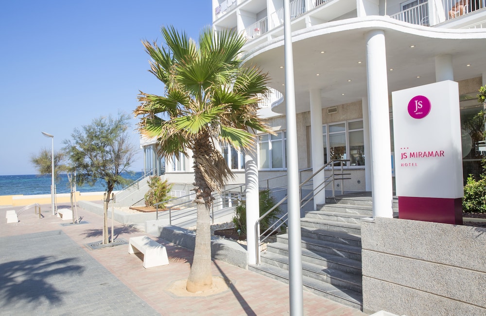 Hotel JS Miramar — Hotel building in Can Picafort, Balearic Islands